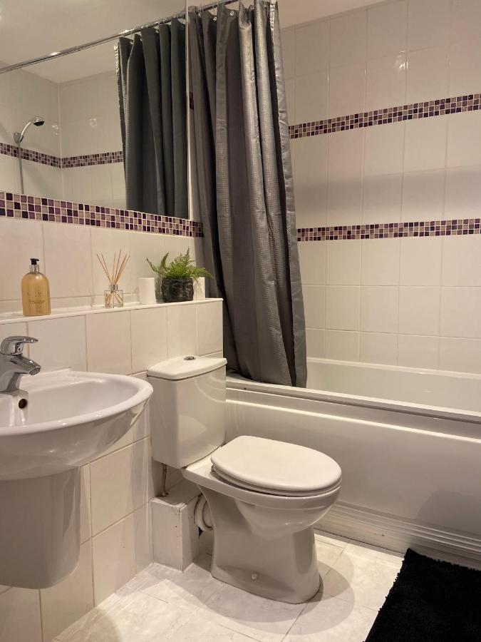 2 Bedroom, 2 Bathroom Apartment With Free Parking In A Great Location Cambridge  Luaran gambar