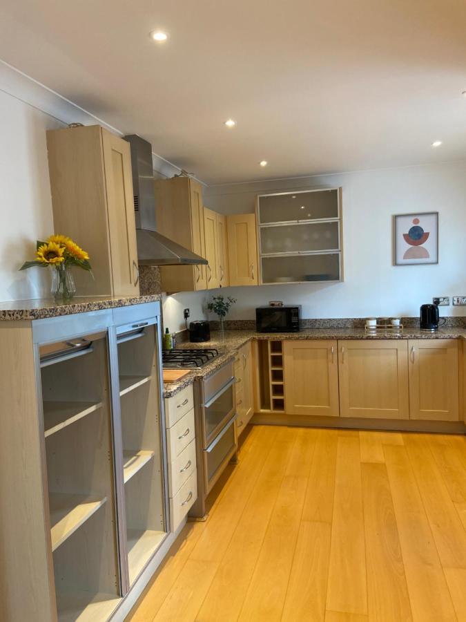 2 Bedroom, 2 Bathroom Apartment With Free Parking In A Great Location Cambridge  Luaran gambar